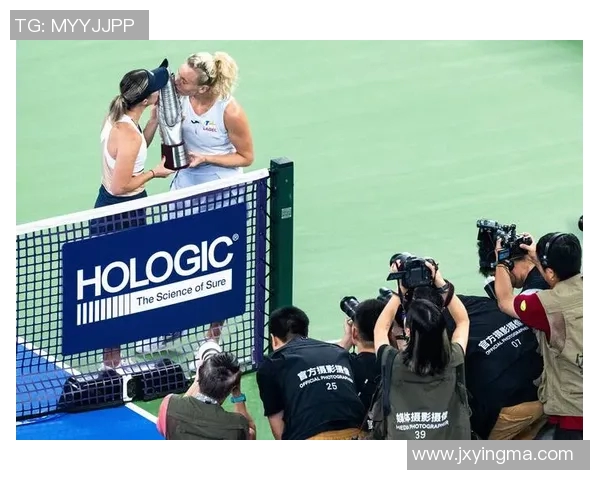 武汉网球队在冠军赛中的灵活应变能力展现出强大竞争力与团队协作精神