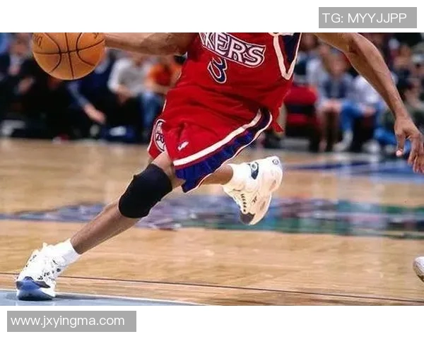 福特与艾弗森的传奇对决NBA历史上的巅峰时刻与篮球魅力 福特与艾弗森的传奇对决NBA历史上的巅峰时刻与篮球魅力