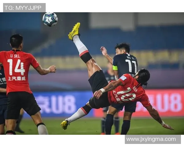 重庆当代迎战上海绿地足球盛宴谁能在这场较量中脱颖而出