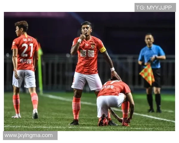 鲁能与恒大激战正酣实时比分更新及精彩瞬间回顾