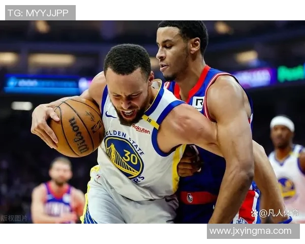 勇士队对阵国王队库里全场三双助力球队胜利